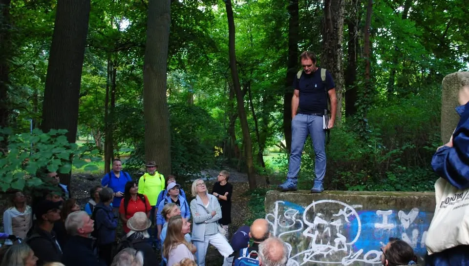 Spacer z przewodnikiem Michałem Rembasem | Od Doliny Śmierci do schronów