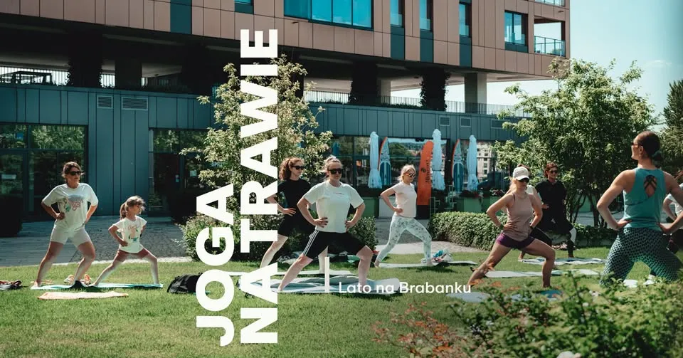 Brabank: Joga na trawie