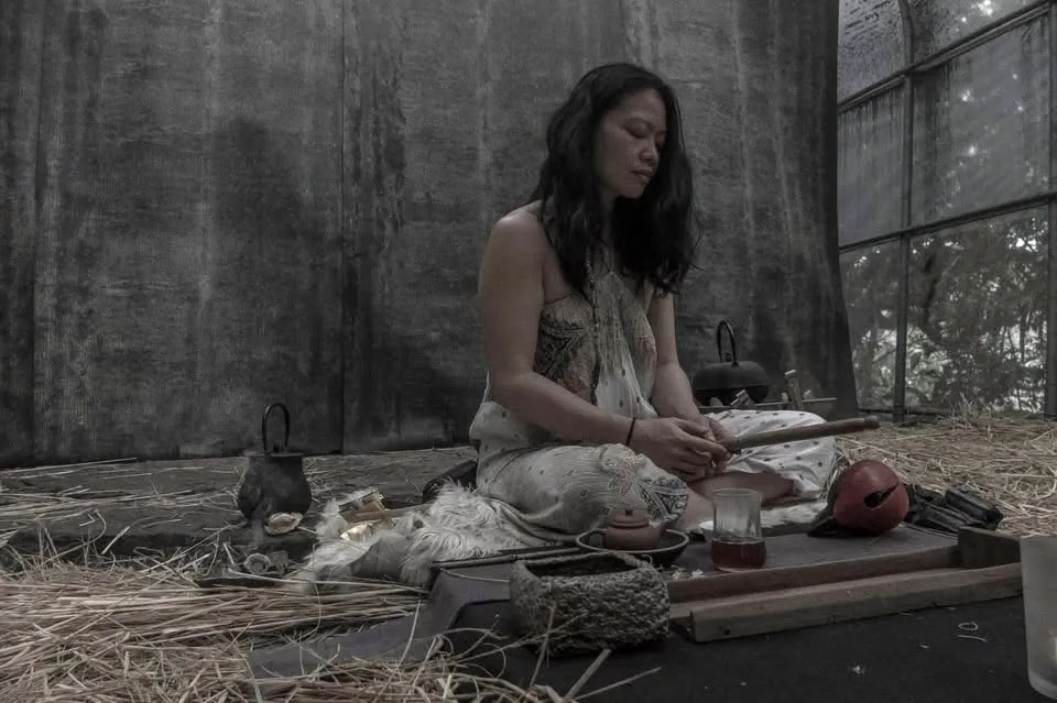 WU 巫 – THE ORACLE BODY. Tea, Butoh & the Hidden Body