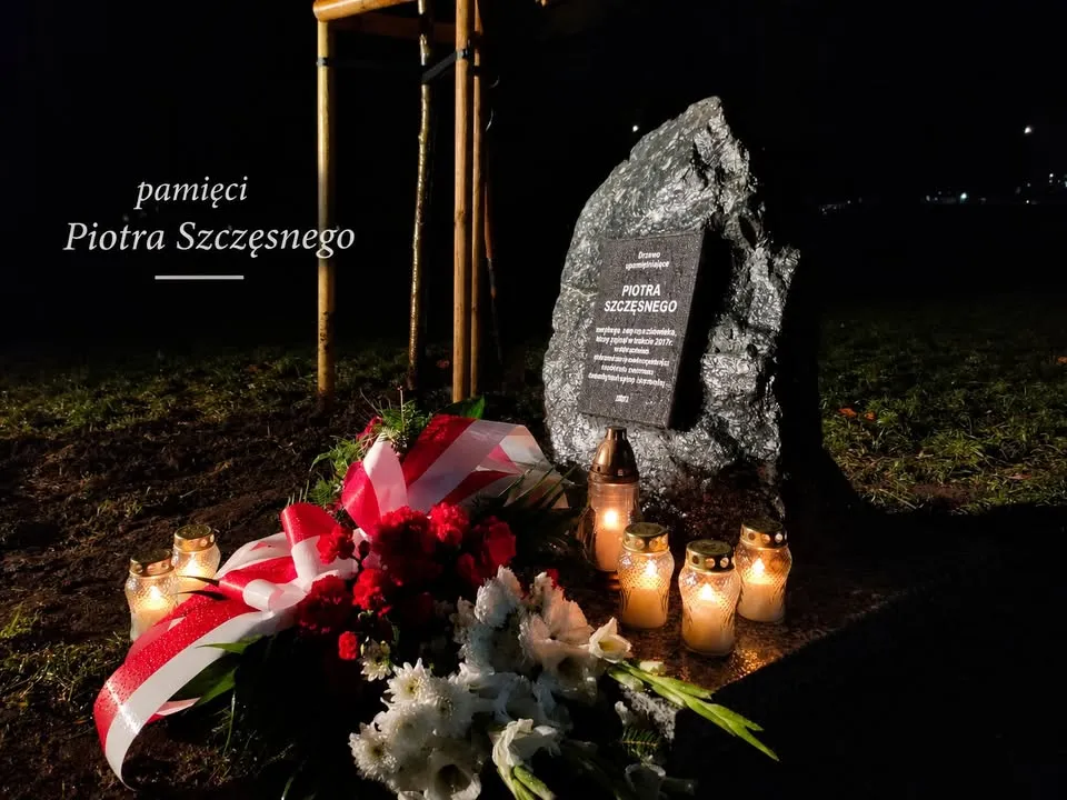 „Ja, zwykły szary człowiek” Pamięci Piotra Szczęsnego